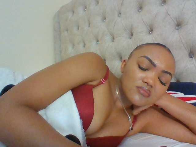 Beautystar12 live cam on BongaCams