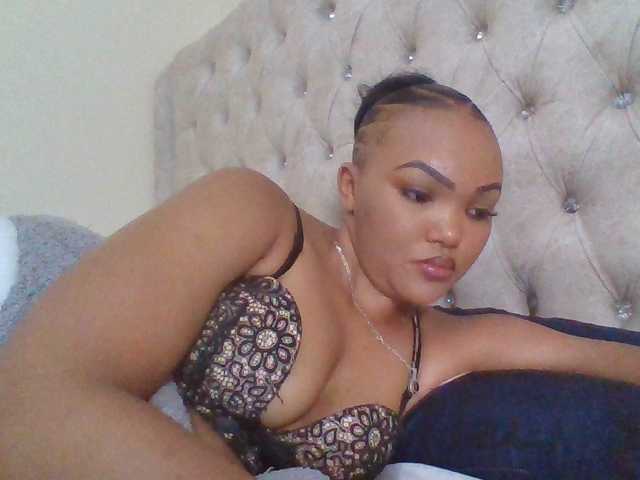 Beautystar12 live cam on BongaCams