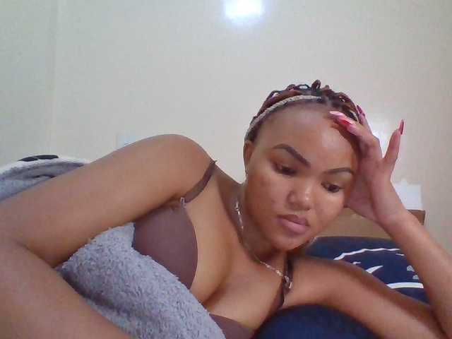 Beautystar12 live cam on BongaCams
