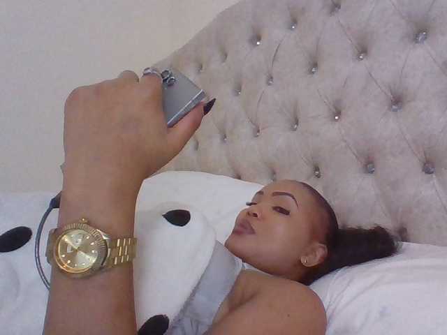 Beautystar12 live cam on BongaCams