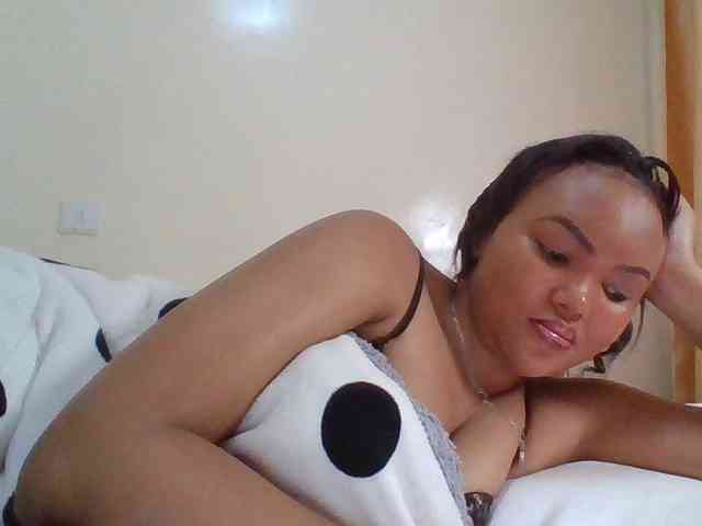 Beautystar12 Live Webcam on BongaCams