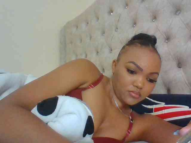 Beautystar12 Live Webcam on BongaCams