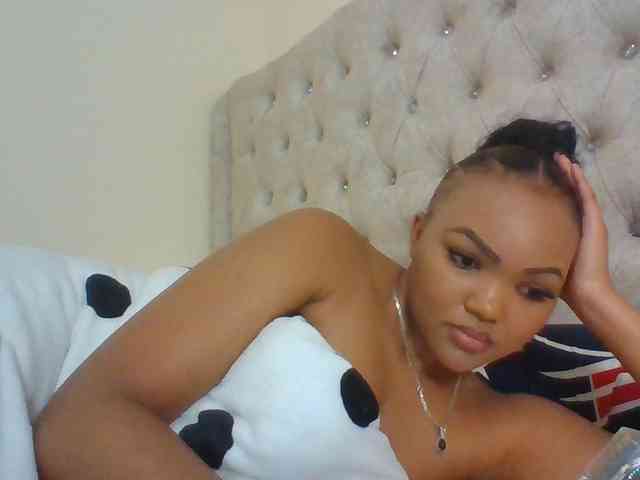 Beautystar12 Live Webcam on BongaCams
