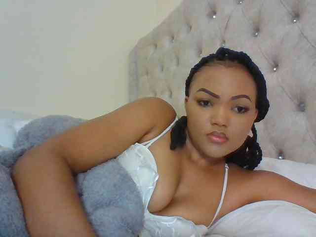 Beautystar12 Live Webcam on BongaCams