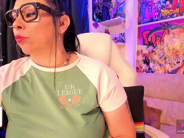 yeye-scs live cam on BongaCams