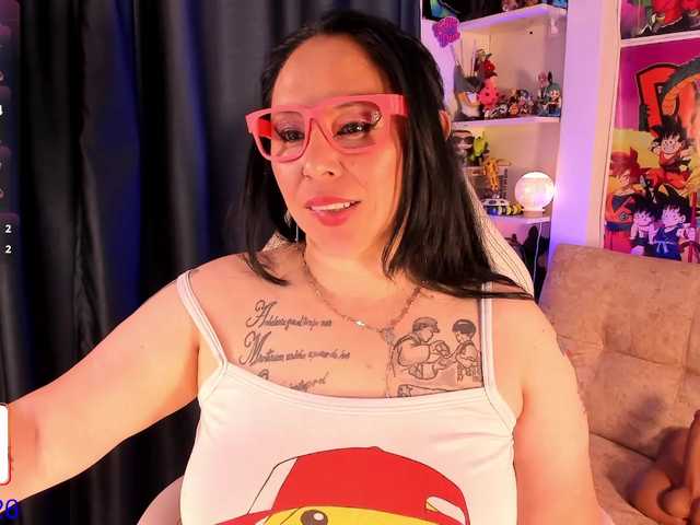 yeye-scs live cam on BongaCams