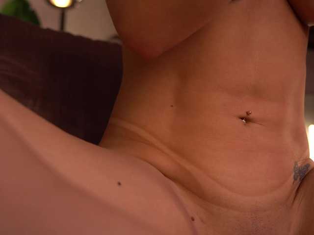 ElleDiane's BongaCams show and profile