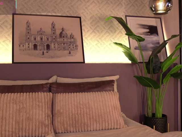 ElleDiane's BongaCams show and profile