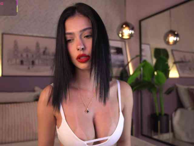 ElleDiane webcam
