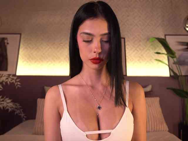 ElleDiane webcam