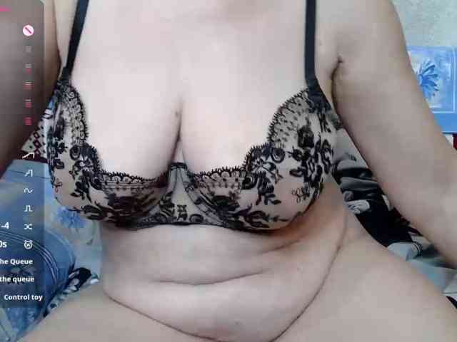 rosestar live female cam on bongacams