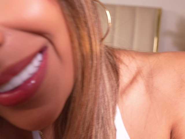 Saryhott live cam on BongaCams