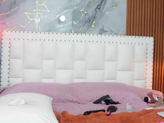 Kinky-Madisson live cam on BongaCams