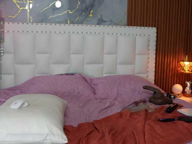 Kinky-Madisson live cam on BongaCams