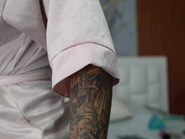 Kinky-Madisson live cam on BongaCams