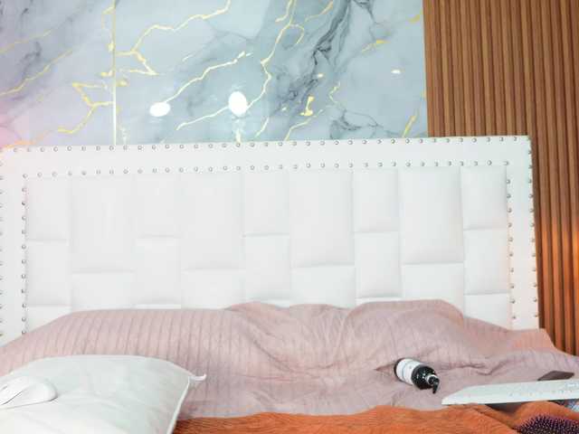Kinky-Madisson live cam on BongaCams
