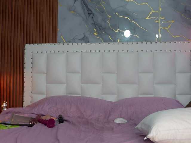 Kinky-Madisson live cam on BongaCams
