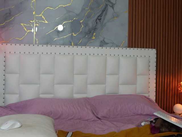 Kinky-Madisson live cam on BongaCams