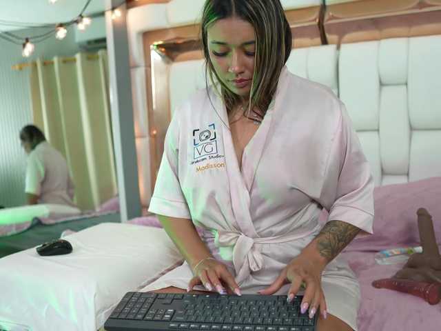 Kinky-Madisson live webcam show