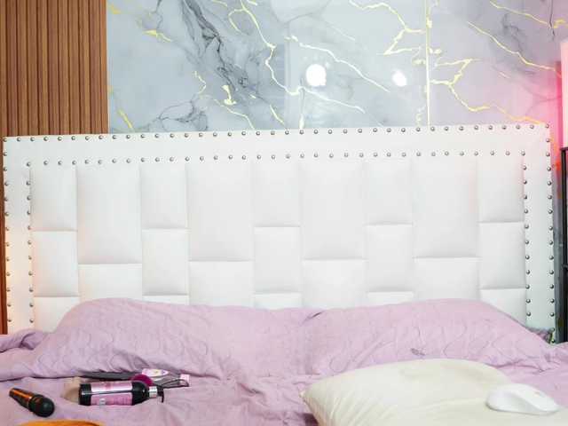 Kinky-Madisson live cam on BongaCams