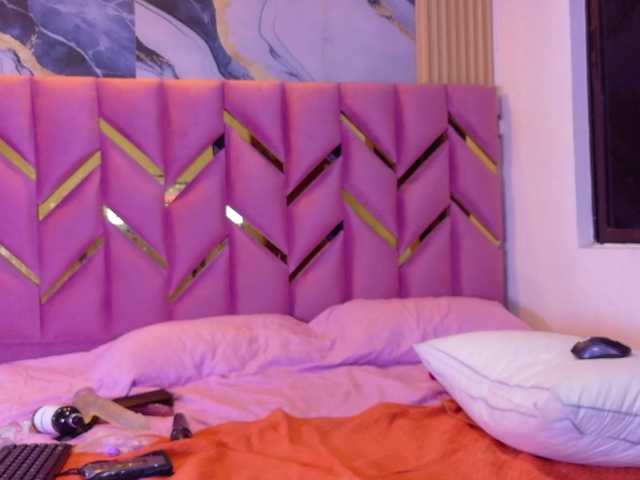 Kinky-Madisson live cam on BongaCams