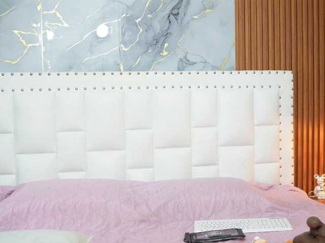 Kinky-Madisson live cam on BongaCams