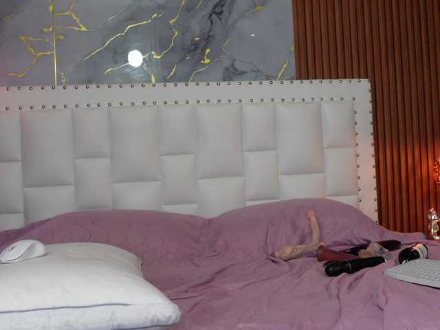 Kinky-Madisson live cam on BongaCams