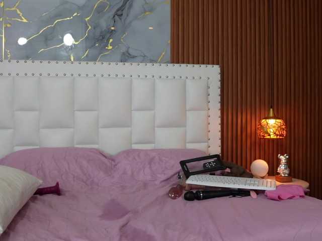 Kinky-Madisson live cam on BongaCams