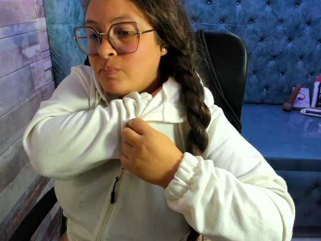SaraThonson live cam on BongaCams