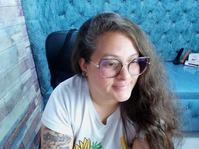 SaraThonson live cam on BongaCams