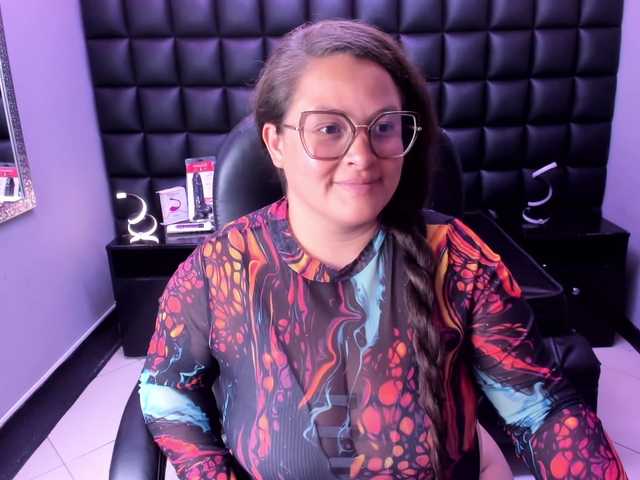 SaraThonson live cam on BongaCams
