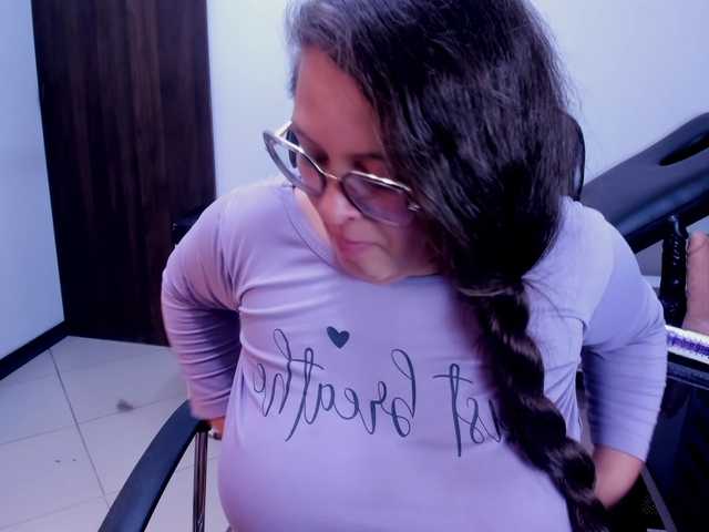 SaraThonson live cam on BongaCams