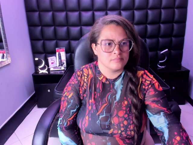 SaraThonson live cam on BongaCams