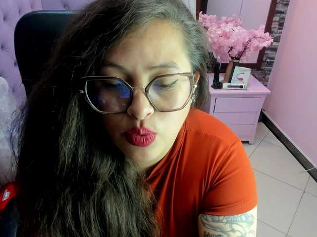 SaraThonson live cam preview