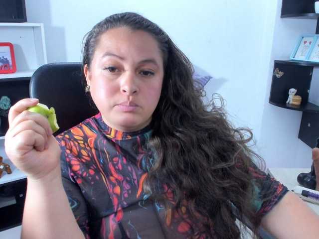 SaraThonson live cam on BongaCams