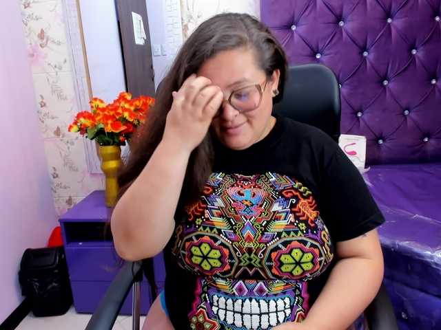 SaraThonson live cam on BongaCams