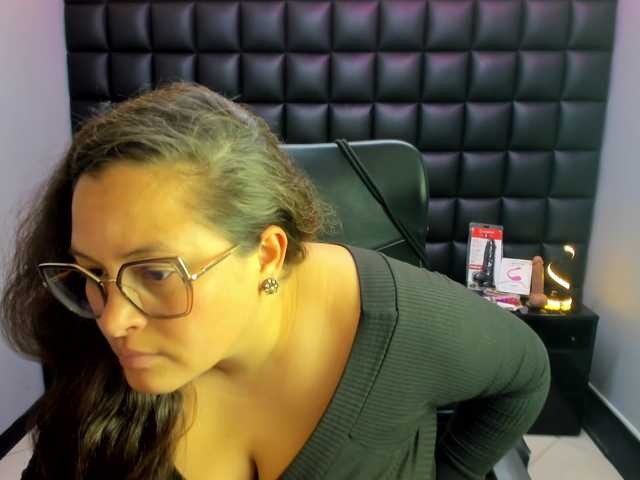 SaraThonson live cam on BongaCams