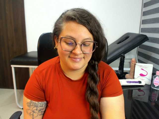 SaraThonson live cam on BongaCams