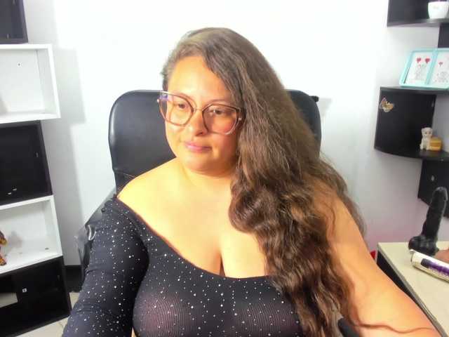 SaraThonson live cam on BongaCams