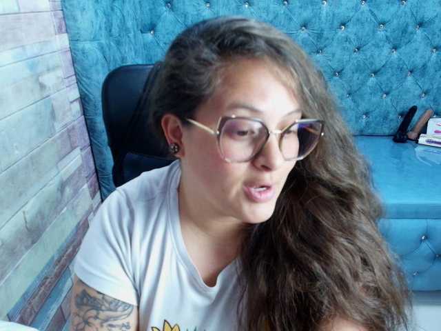 SaraThonson live cam on BongaCams