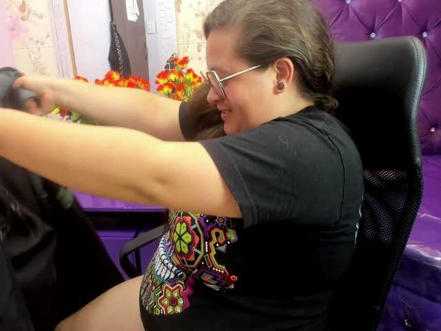 SaraThonson live cam on BongaCams