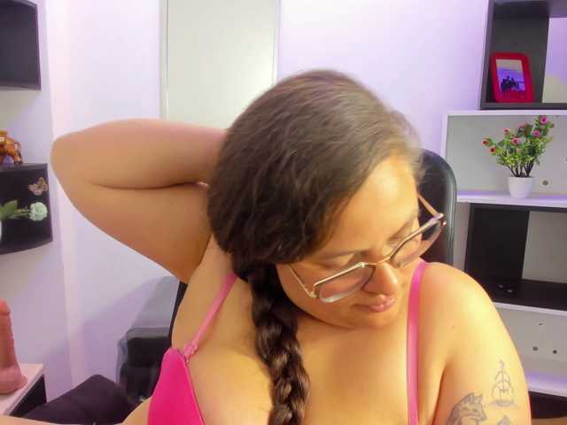 SaraThonson live webcam show