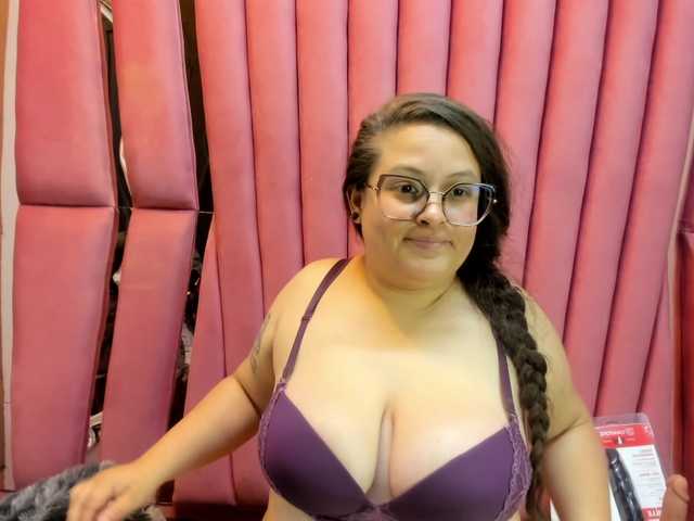 SaraThonson live cam on BongaCams