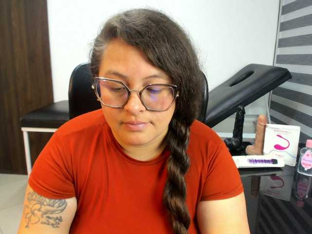 SaraThonson live cam on BongaCams