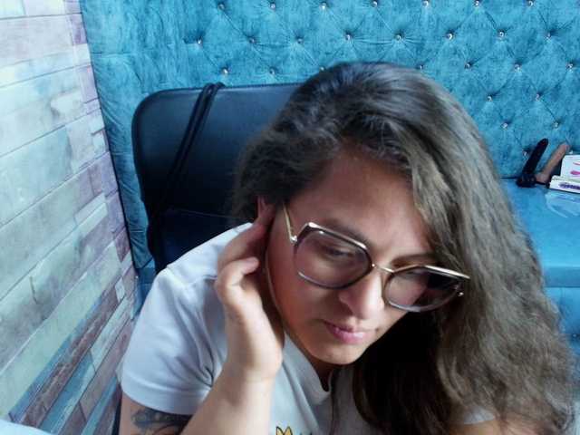 SaraThonson live cam on BongaCams