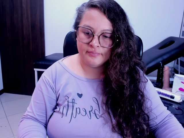 SaraThonson live cam preview
