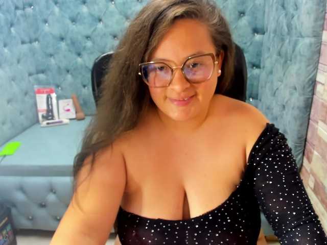 SaraThonson live cam on BongaCams