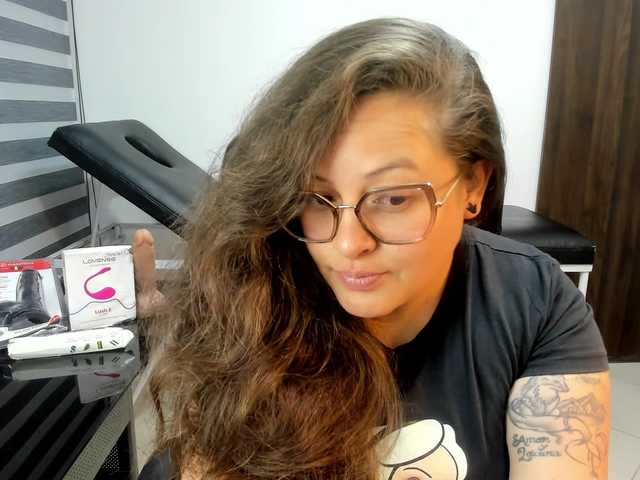 SaraThonson live cam on BongaCams