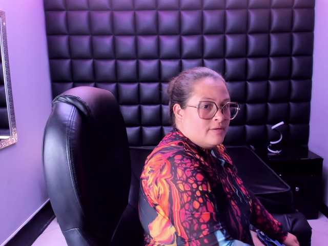 SaraThonson live webcam show