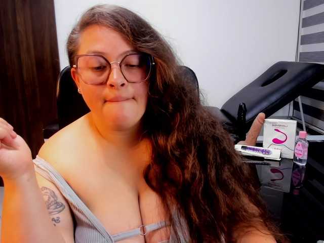 SaraThonson live cam on BongaCams